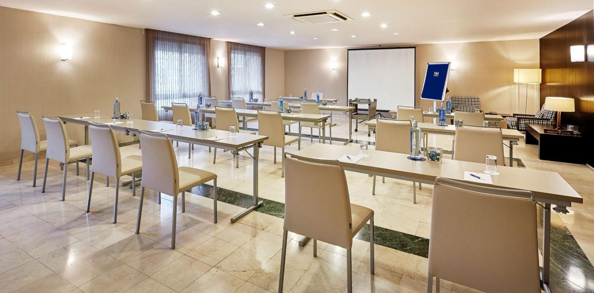 Nh Lleida Pirineos Hotel Kültér fotó