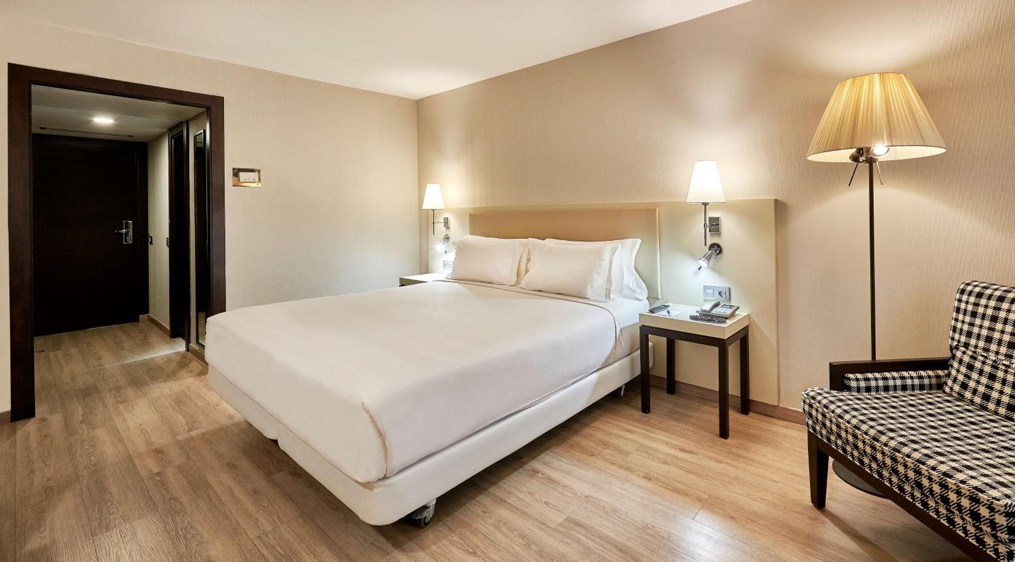Nh Lleida Pirineos Hotel Kültér fotó