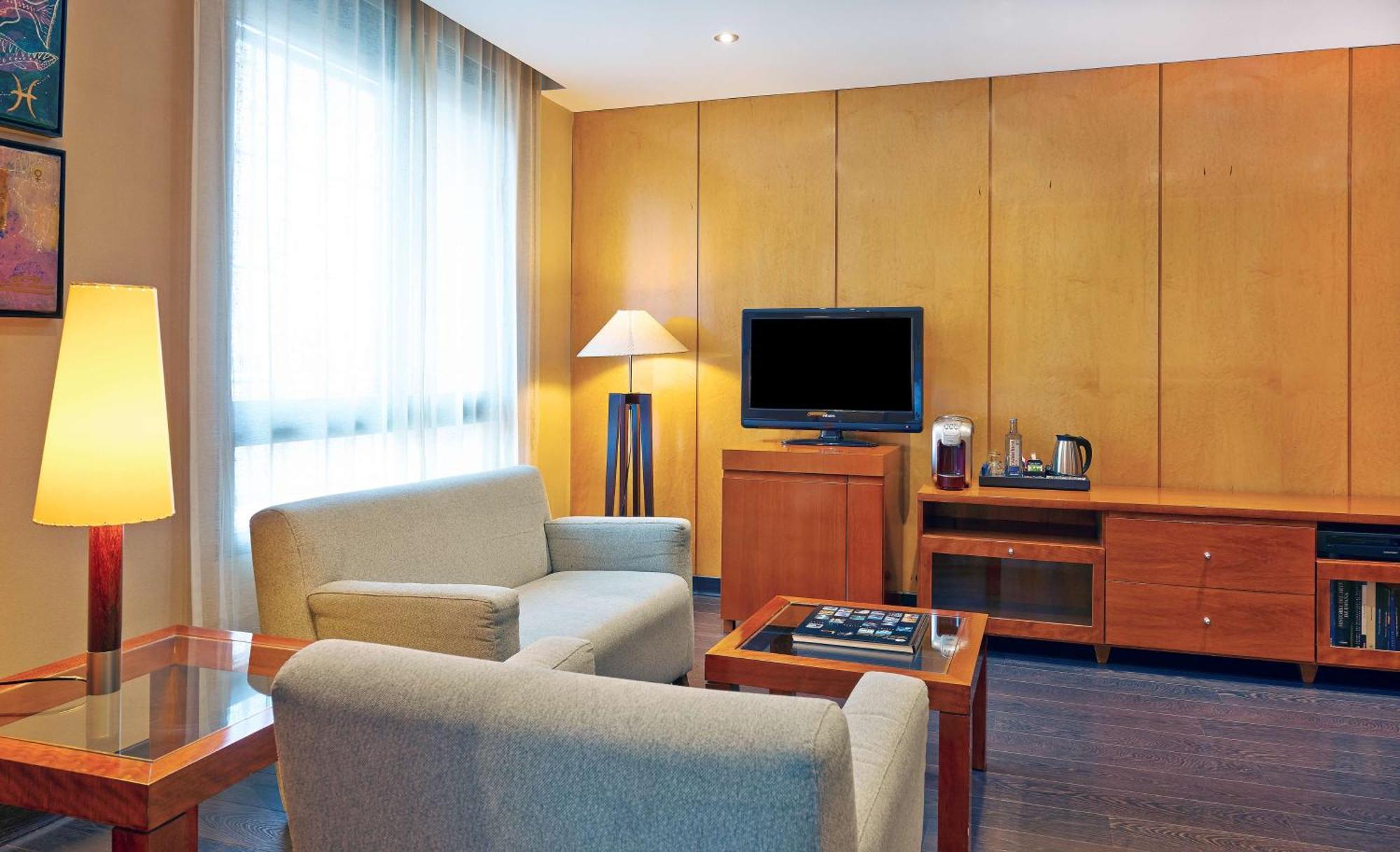 Nh Lleida Pirineos Hotel Kültér fotó