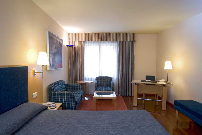 Nh Lleida Pirineos Hotel Kültér fotó