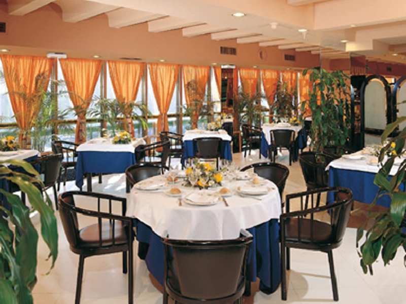 Nh Lleida Pirineos Hotel Kültér fotó