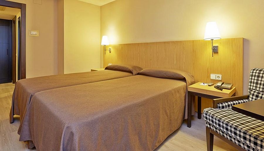 Nh Lleida Pirineos Hotel Kültér fotó