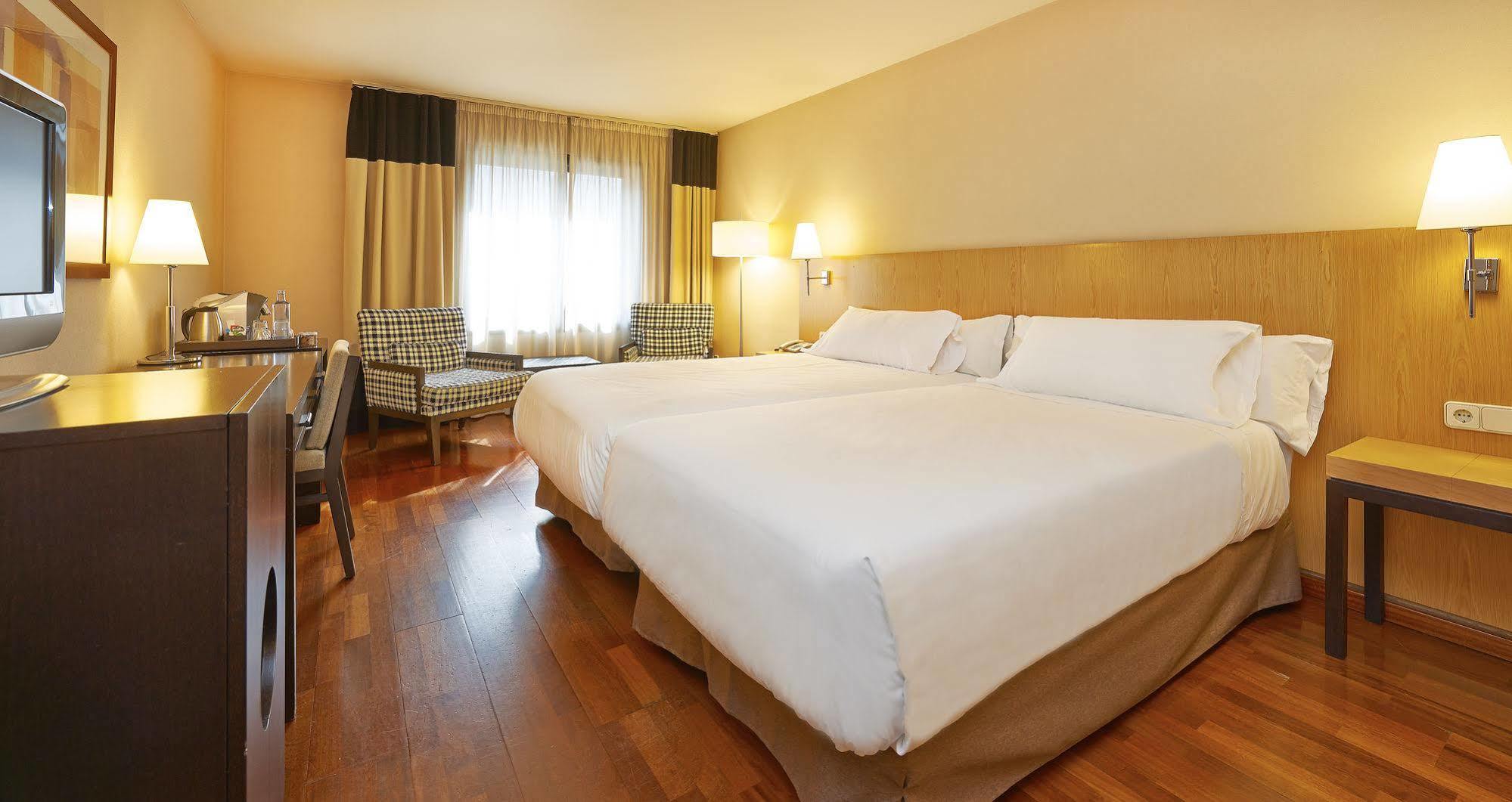 Nh Lleida Pirineos Hotel Kültér fotó