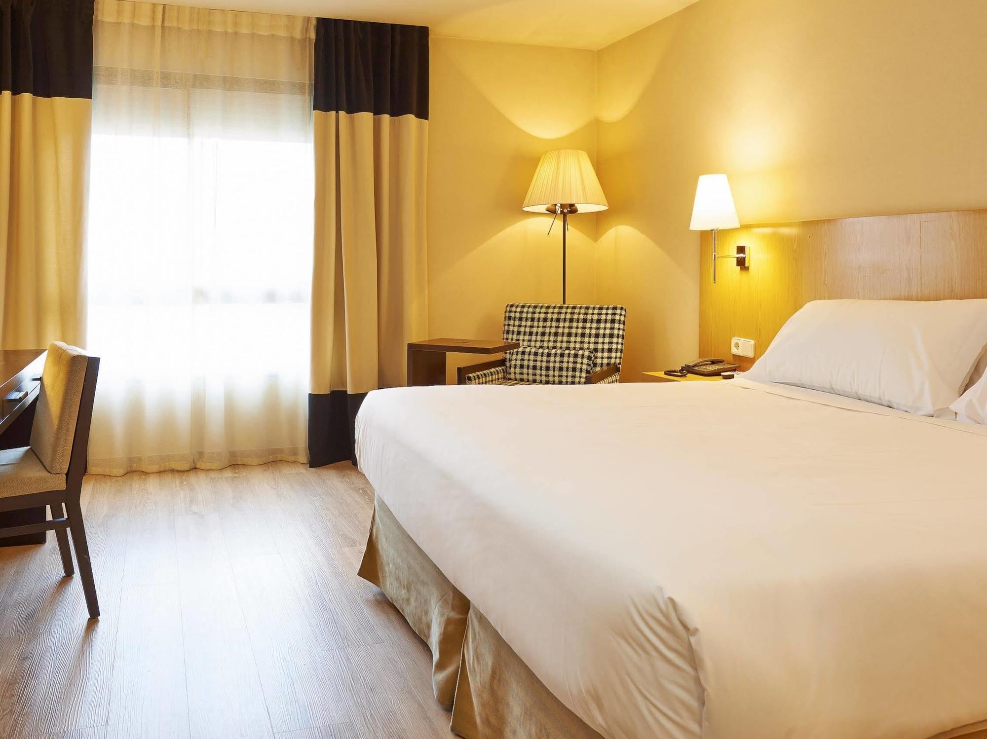 Nh Lleida Pirineos Hotel Kültér fotó