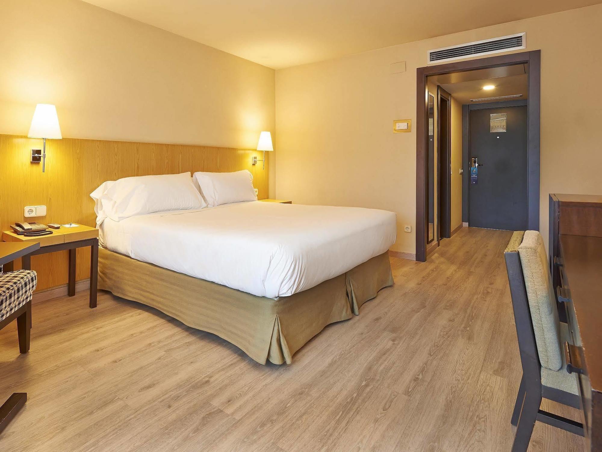 Nh Lleida Pirineos Hotel Kültér fotó